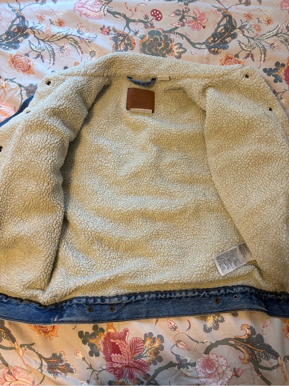Levi's Blue Denim Sherpa Jacket with Cream Collar - Picture 3 of 5